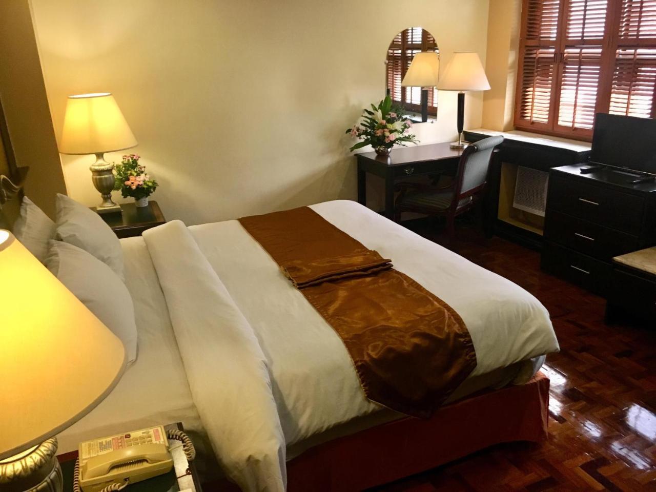 Lourdes Suites Makati City Kültér fotó