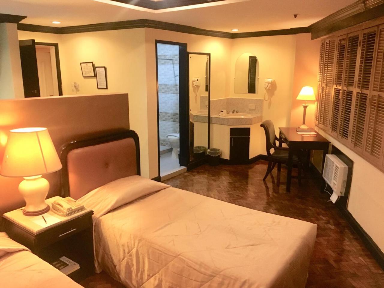 Lourdes Suites Makati City Kültér fotó
