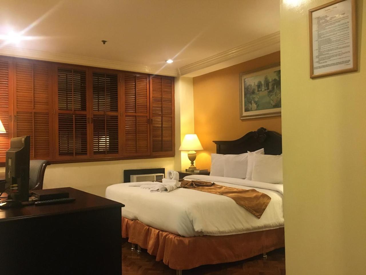 Lourdes Suites Makati City Kültér fotó